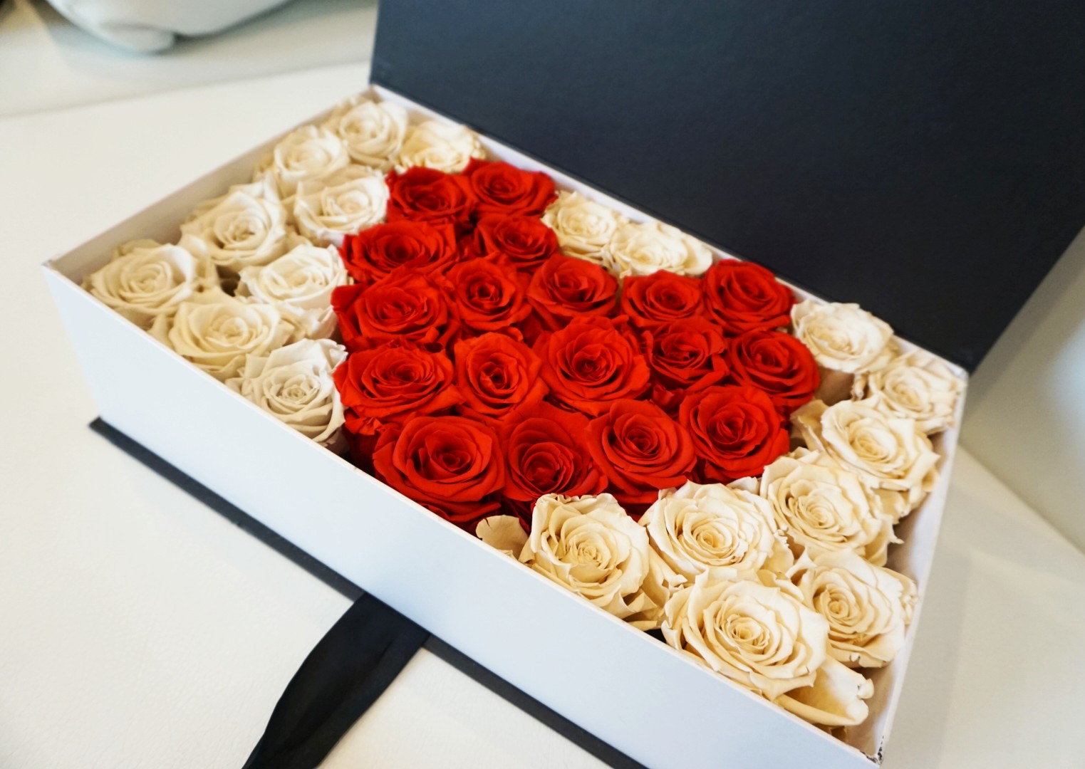 The Luxury Box100 infinity roses that last a year London