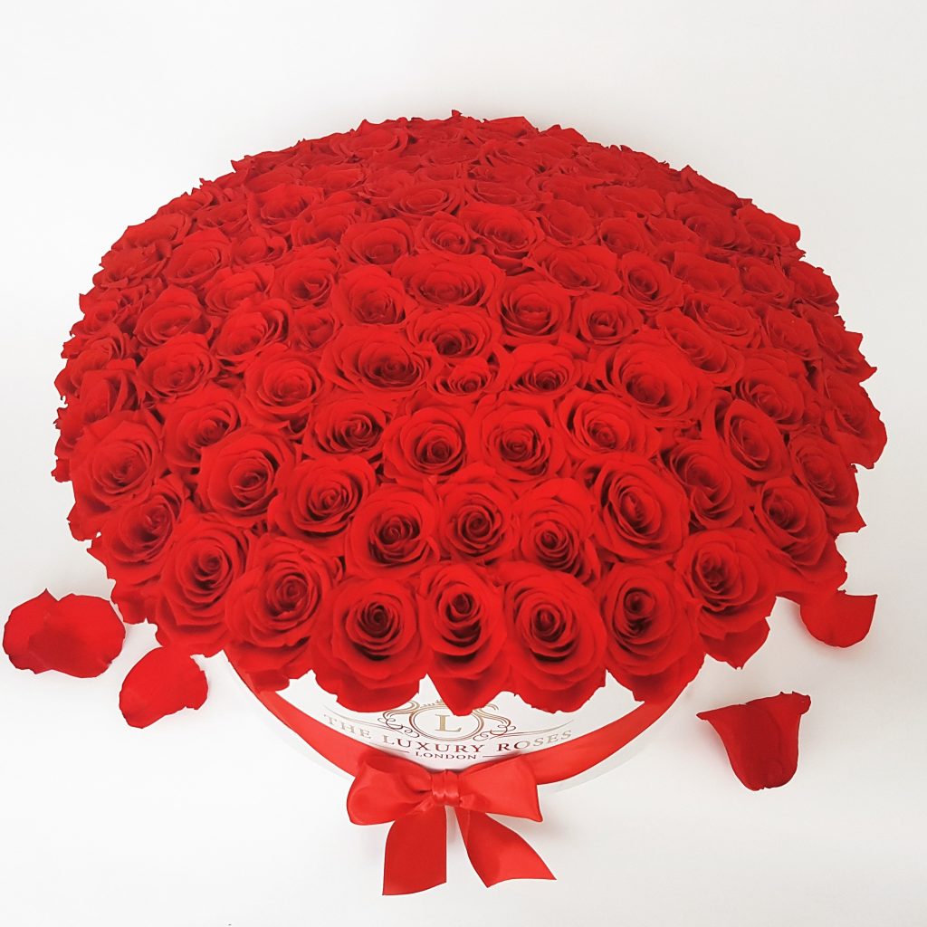 The Luxury Box100 infinity roses that last a year London